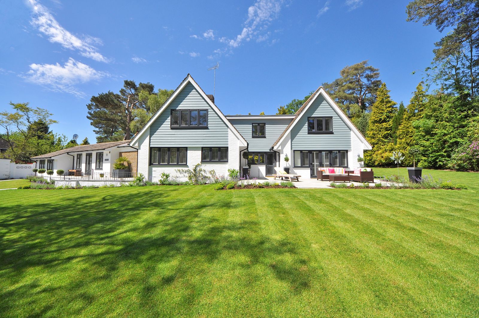Single-family homes and villas